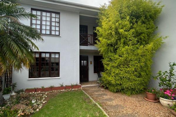 Cocas Plumosa is a well establish complex in Robertson situated is in a sought after area. This is the perfect location for a potential ...