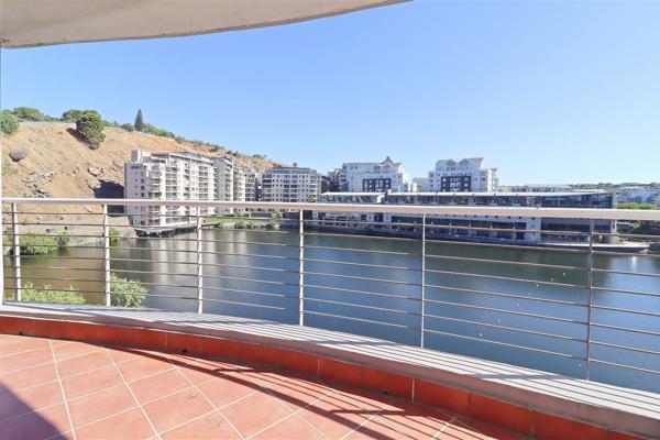 On show Friday 16:30 - 17:30! Sole Mandate. This exceptional corner apartment offers an unbeatable lifestyle with direct water views ...