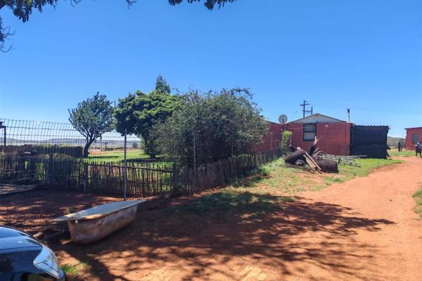 This farm offers:

12 Ha farm
Ideal for chicken farming
Rich, fertile soil perfect for growing veggies
The farm includes a brick ...