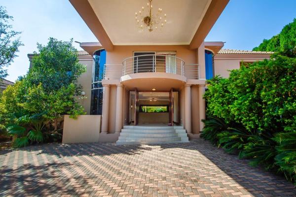 This opulent home is in Ruimsig country estate. With high ceilings and massive rooms, you
this could be the property for you. On
offer ...