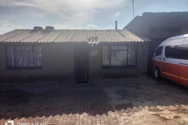 This property offers two bedrooms, bathroom and a toilet, kitchen and a lounge, outside room and a garage

