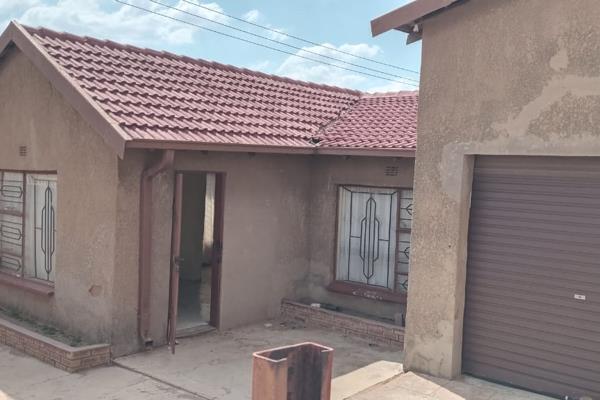 Introducing this cozy 2-bedroom residence located in Tsakani, which is conveniently located near Tsakani Mall.
The property features 2 ...