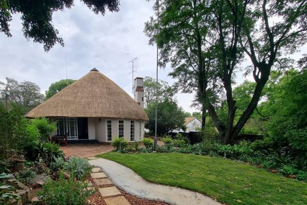 Newly renovated home on a quiet street in Parktown North. The house consists of 2 bedrooms + study, 2 bathrooms, the main en suite ...