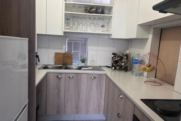 Spacious 2-Bedroom Apartment in Sunnyside East – Perfect for Investment or Young ...