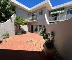 Townhouse for sale in Universitas