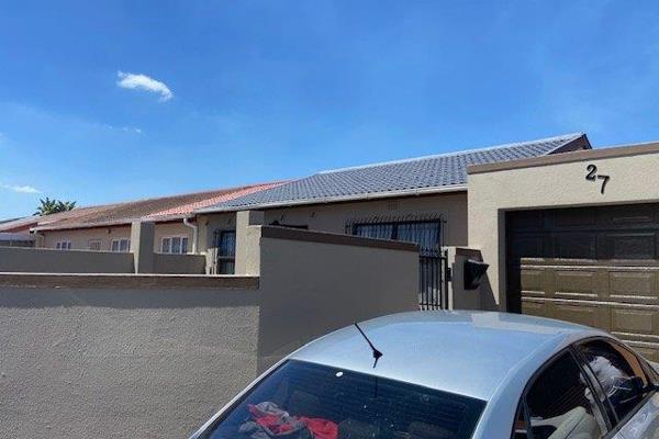 THREE BEDROOM ONE BATHROOM HOME WITH OFF STREET PARKING -GARAGE KENILWORTH PARK CAPE TOWN

Open plan lounge to kitchen area - back ...