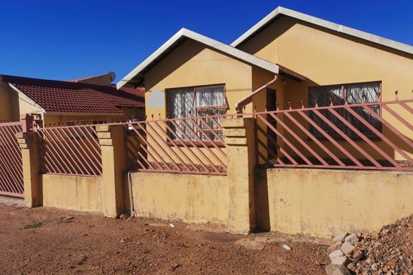 This property is situated in a quiet area of Sun Valley in Mabopane. The roads are not far from public transport e.g.train,  taxis and ...