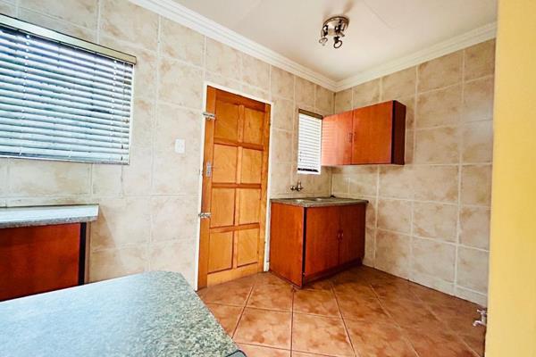 Beautiful 3bedroom and 2bathroom for sale in beautiful complex in kristy jill height this is stand alone house inside a complex the ...