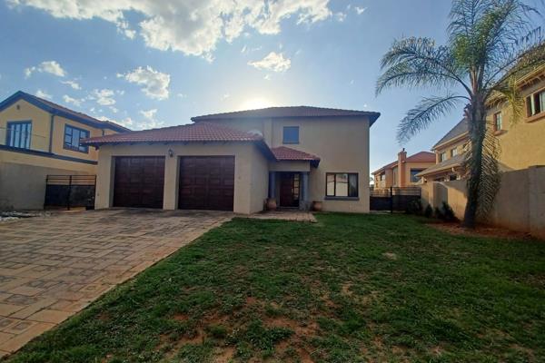 This stunning home located safely and securely in a full title estate with 24/7 guard station, is situated on a stand of 600m2.  This ...