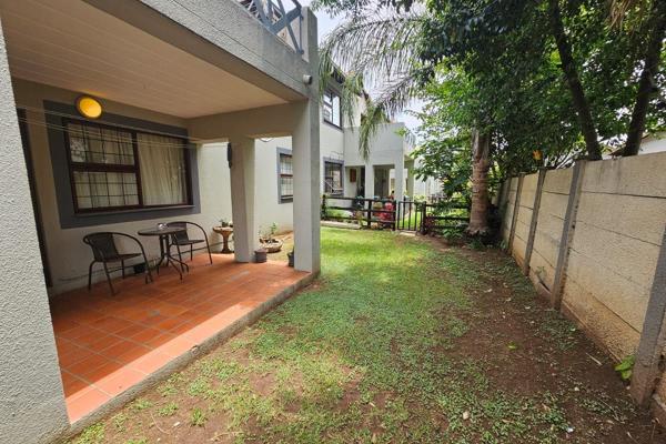 Modern ground floor apartment -
patio overlooking own garden -
complex sparkling pool ...