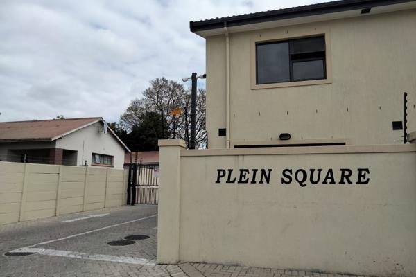 Ideal for professionals who need quick access to either Medi-clinic or Paarl Hospital, this property boasts an ideal location. The open ...