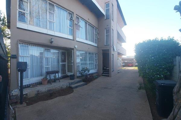 This Block consists of 
4 Flat 
2 Ground floor 
1st - 3 Bedroom 
1 Bathroom 
Kitchen 
Lounge 
own Back yard 

2nd Flat Ground ...