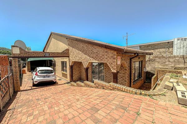 Presenting an immaculate family home in the heart of Phoenix, South Africa. This delightful single-family property, fitted out to utter ...