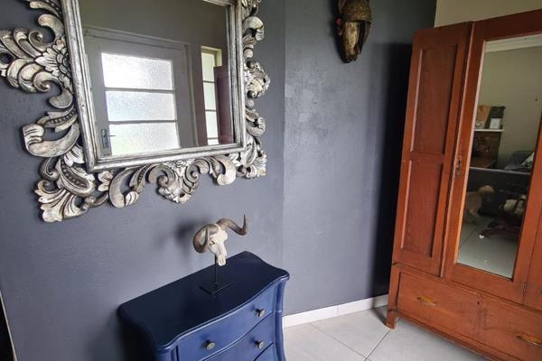 Centrally located house with indoor and outdoor braai area and fire place. 
Walking distance to Outenique high school.