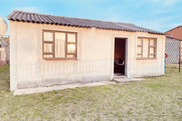 This two bedrooms house is situated in J1 eskhawini very close to the main road.
This house offer a beautiful kitchen and dining plus ...