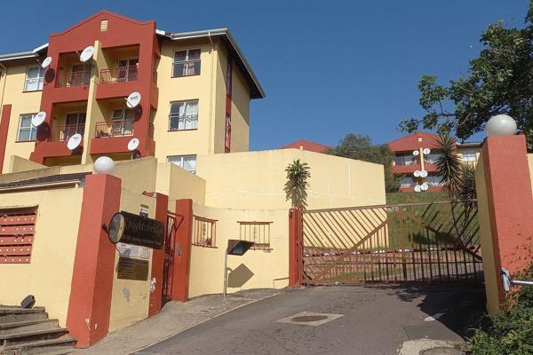 Cozy Apartment In a secure complex

Knightsbridge complex is conveniently located close to Pick n Pay in Caversham and has easy access ...