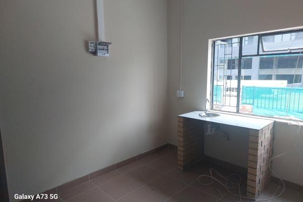 This unfurnished room in Avondale, Parow, is perfect for single professionals or a couple.
Conveniently located directly across from ...