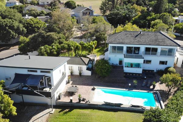 Briza, Somerset West, Sea views

Good Location Family Home with Two Immediate Income ...