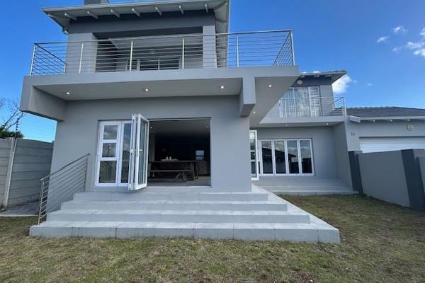 This stunning home is in a safe and secure estate located in Lorraine
It offers high end finishes in a modern living space
3 well size ...