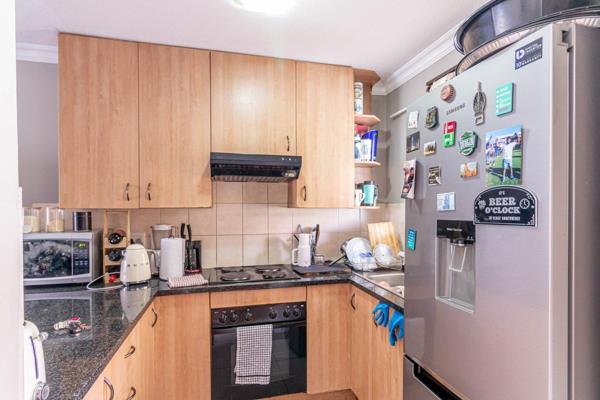 This lovely modern two-bedroom flat is situated in a secure estate offering 24-hour security.
The unit comes with a spacious lounge ...