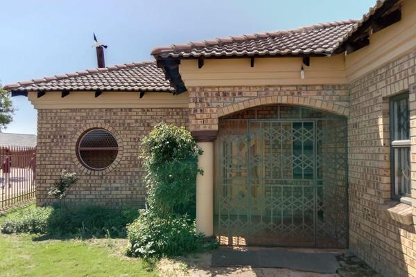 This beautiful stunning house is situated in a very good area of Emba Ext 4, with stunning finishes especially in the kitchen and the ...