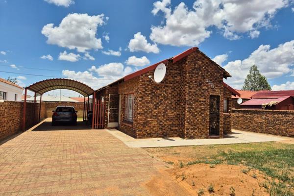 Lovely 3 Bedroom Home in Mmabatho
This family home is beautifully designed and is perfect for those who value comfort.

Walking ...