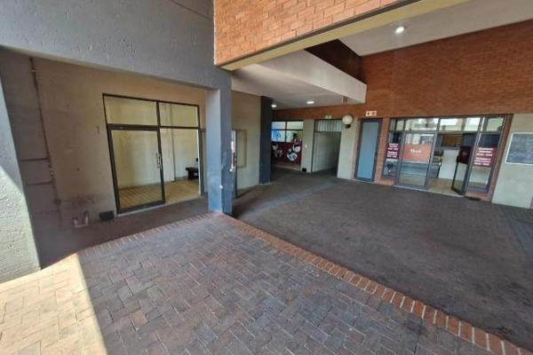 This cozy retail space is in well located shopping centre. 

The shop consists of:
1 x Fully tiled open area 

Pick &#39;n Pay is on of ...