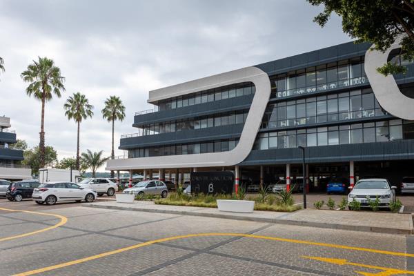 This whole floor of 1,485m2 in Cresta Junction is located in a a prominent office park ...