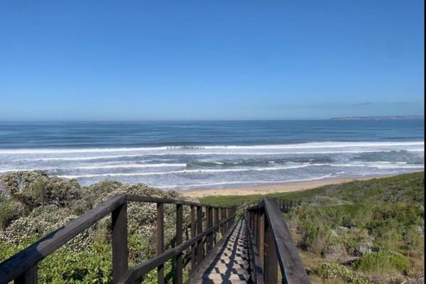 AUCTION BY TENDER of beach front, front row UPMARKET house  Hersham in the GARDEN ROUTE close to Groot Brakrivier/ Hartenbos.
Going on ...