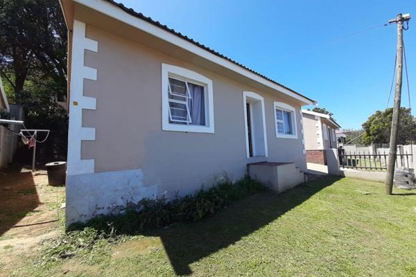 The property has gated accesses, parking for one vehicle on a concrete driveway and is located close to schools and shopping centres. ...