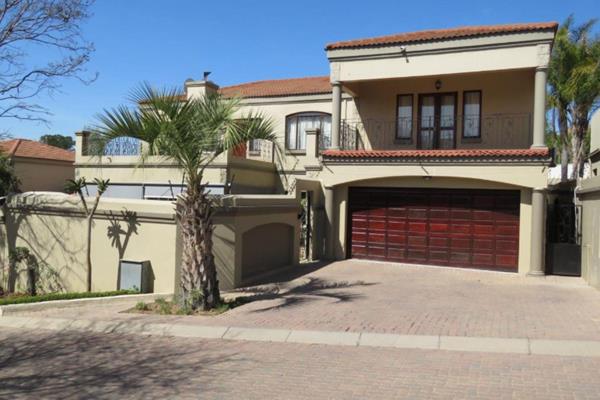 Stunning 5 Bedroom Neoclassic house w/ staff Accommodation in Beverly, Sandton
Welcome to this stunning home that ticks all the boxes. ...