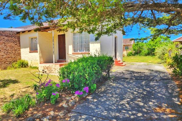 Situated in the serene coastal village of Kleinkrantz, Wilderness, this charming ...