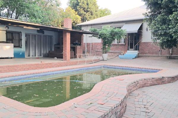 3 BEDROOM HOME IN A CONVENIENT AREA NEAR THE CAPITAL
 
A cosy family home in a great homely neighbourhood. This home near the Pretoria ...