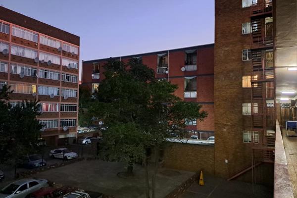 This Very neat &amp; spacious Apartment on the 2nd Floor in PARK GARDENS Pretoria ...