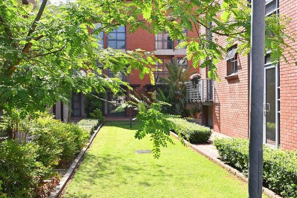 A secure location with easy access to Sandton and Hyde Park, this U-shaped complex is a quiet oasis overlooking manicured gardens and a ...