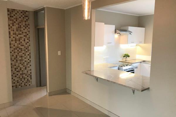 Large 2 bedroom apartment available for rent.
The apartment is located in the very secure and well established Northshore Complex in Queenswood, Pretoria. 

This newly renovated apartment offers out of the box appliances and ...