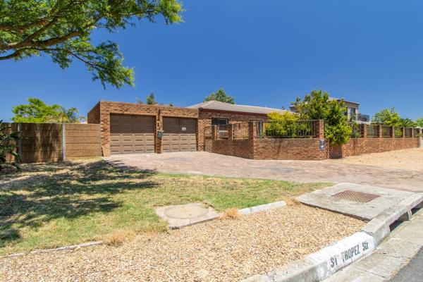 Situated in the sought-after neighbourhood of Uitzicht, this charming corner-plot home offers a seamless blend of functionality ...