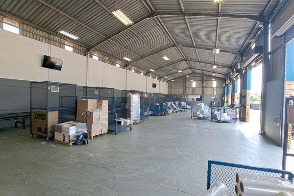 This 2000m2 premises is situated in Kuleka Empangeni. 

With large warehouse/workshop, accommodation (flat) and a large paved yard with ...