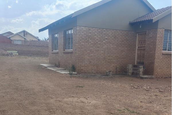 Welcome to a charming and inviting 2-bedroom house perfectly situated in the heart of Emdo Park, Limpopo. This delightful residence at ...