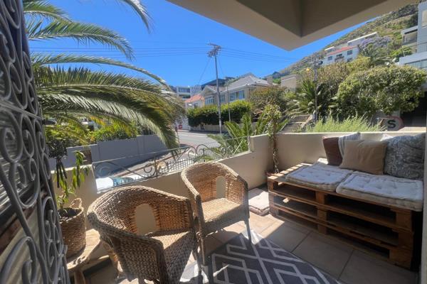 1 BEDROOM APARTMENT FOR SALE IN SEA POINT 

This spacious one bedroom apartment is light and bright and enjoys the morning sun.

It has ...