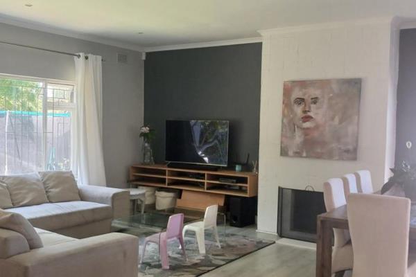 Beautiful 4 Beds 4 Baths House For Rent in Milnerton Proper with Air-conditioning throughout offering all you need to enjoy a ...