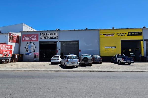 This 182m2 industrial warehouse on Borssenberg Street in Charleston Hill, Paarl, offers ...