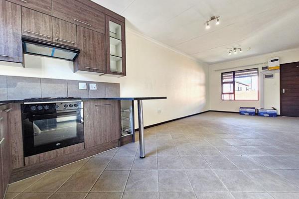 2 Bedroom Townhouse for sale in Woodwind Estate

Experience modern living in this secure ...