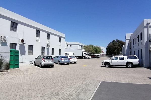 A Grade light industrial unit to let in Platinum Park, Montague Gardens. 

This unit is ...