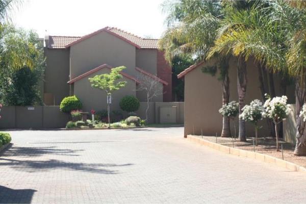 Star studded home in Eco Park Estate. No load shedding.

This eye-catching duplex is situated in a popular complex in the very secure ...