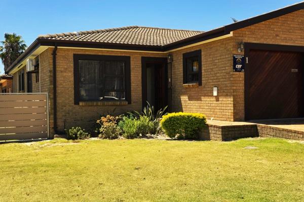 This neat fully furnished townhouse in Sonstraal Heights East has easy access to Gene Louw Primary School, Curro Primary and ...