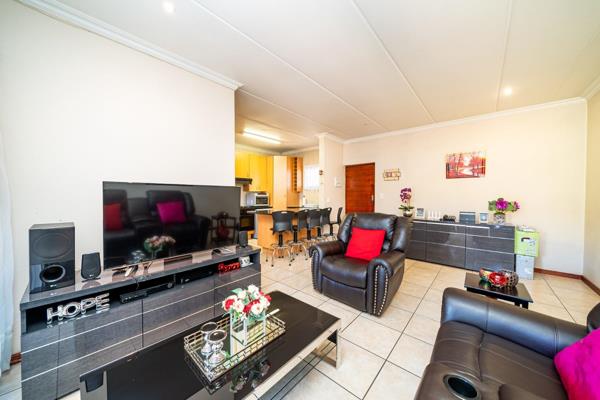 This lovely, spacious fully tiled  ground floor Townhouse in Oriel, Bedfordview consists ...