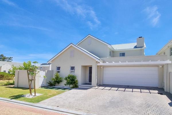 State-of-the-Art Elegance with an Abundance of Additional Luxurious Features in the 24/7 Manned Bonsai Estate.
This exceptional home ...