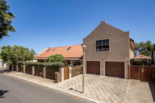 6 Bedroom House for sale in Fairview Golf Estate