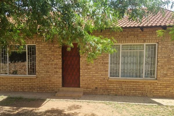 Sole and Exclusive Mandate!!

This unit offers -

2 Bedrooms with BIC;
1 Bathroom: Bath/shower; basin; toilet and connection for ...